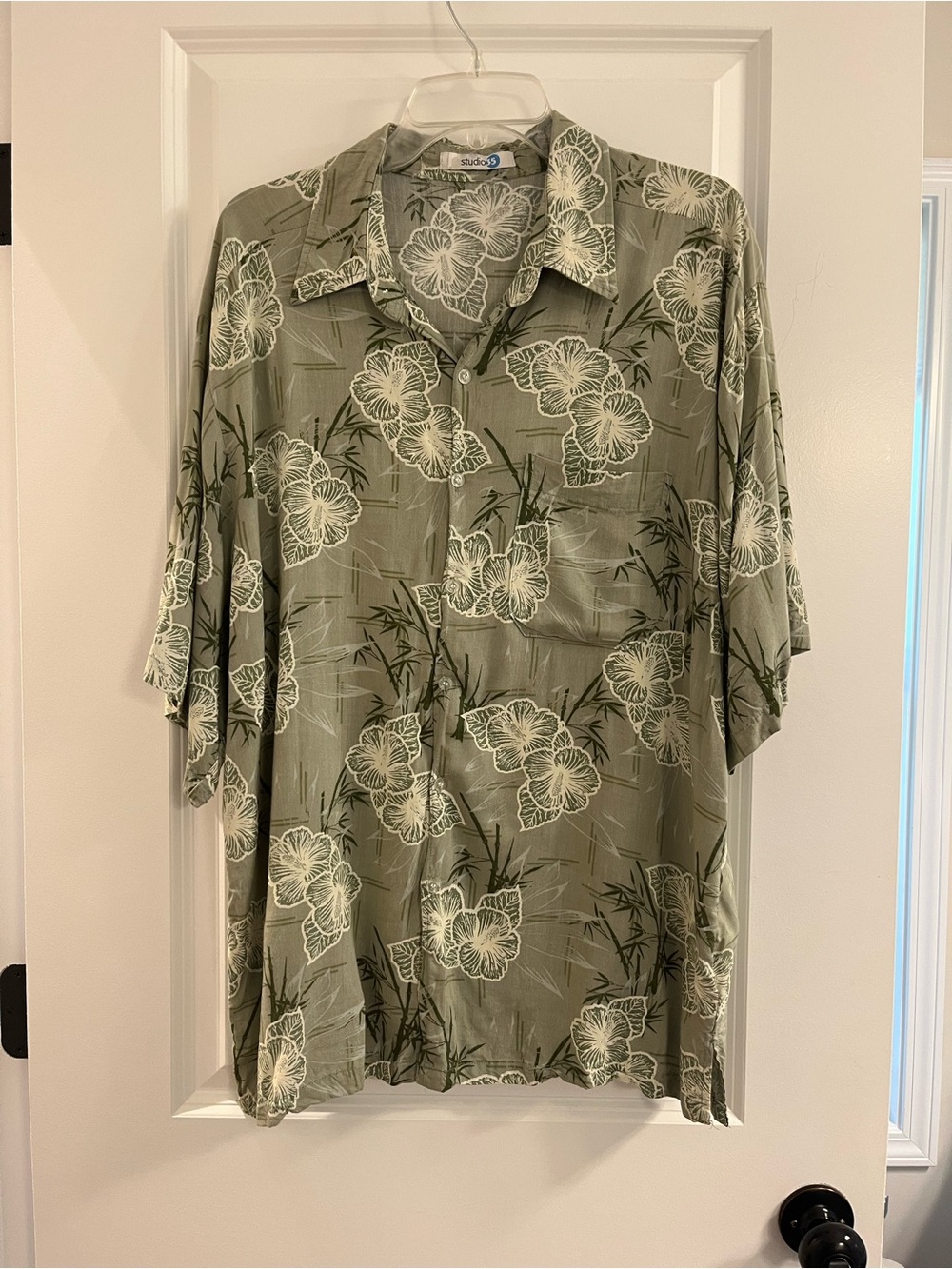 Vintage Men’s Hawaiian Short-Sleeve Shirt , Extra Large.